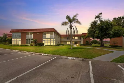 33 Pine Arbor Ln #102, Vero Beach, FL 32962