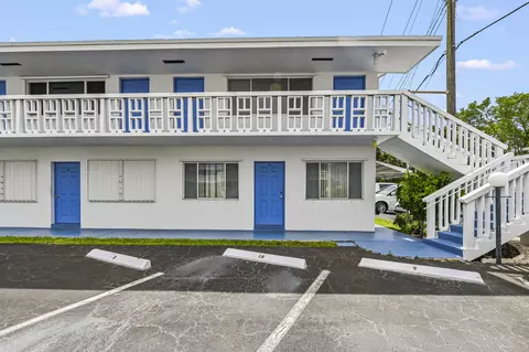 1950 Lake Osborne Dr #9, Lake Worth Beach, FL 33461