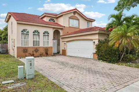 405 E Royal Cove Cir, Davie, FL 33325
