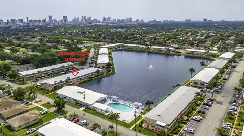 800 SW 10th Ter #T-6, Hallandale Beach, FL 33009