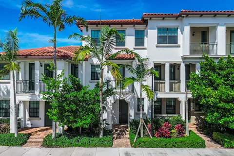 11675 SW 13th Ct, Pembroke Pines, FL 33025