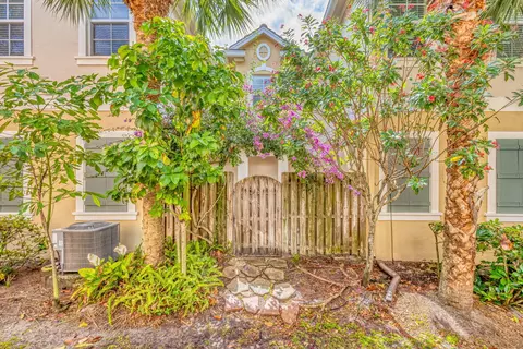 575 Dakota Dr, Jupiter, FL 33458 photo 3