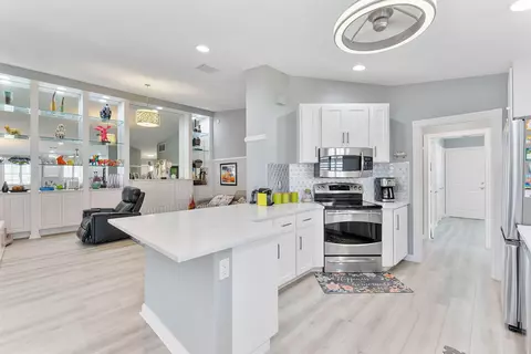 8210 Saint Johns Ct, Wellington, FL 33414