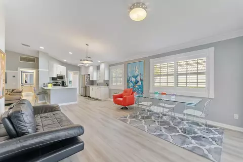 8210 Saint Johns Ct, Wellington, FL 33414
