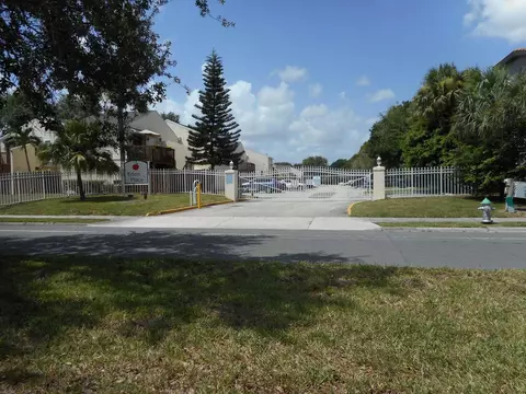 639 Executive Center Dr #O-208, West Palm Beach, FL 33401