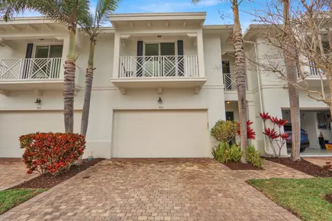 7113 Kensington Ct, Palm Beach Gardens, FL 33418