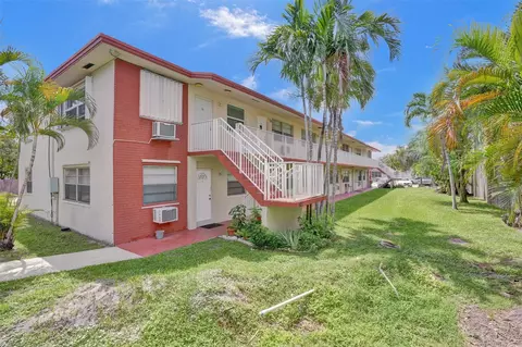 2915 Plunkett St #5D, Hollywood, FL 33020