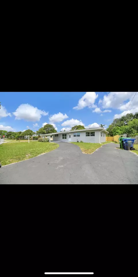 1112 NW 43rd Ter, Lauderhill, FL 33313