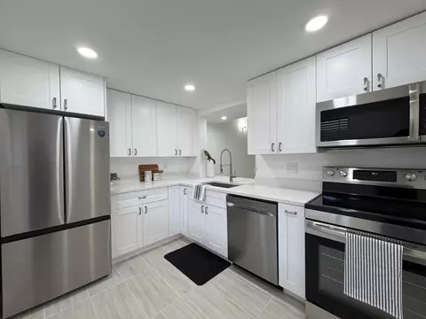 5220 Las Verdes Cir #317, Delray Beach, FL 33484