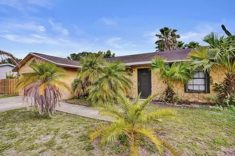 125 Seagull Ct, Royal Palm Beach, FL 33411