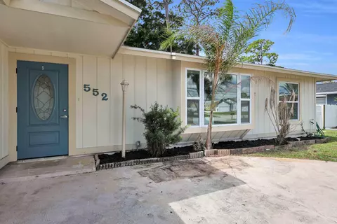 552 SW Eyerly Ave, Port Saint Lucie, FL 34983