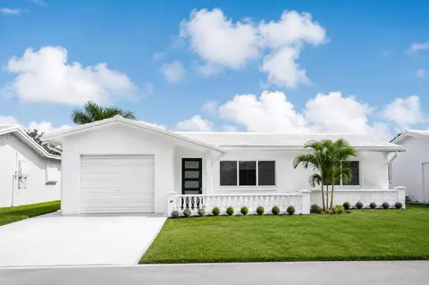 1009 Leisure Ln, Boynton Beach, FL 33426