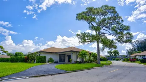 429 Pine Villa Dr, Atlantis, FL 33462