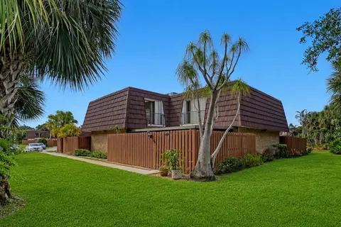 5808 SE Riverboat Dr #304, Stuart, FL 34997