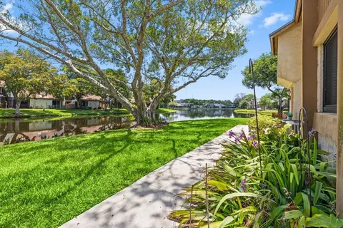 28 Wimbledon Lake Dr #222, Plantation, FL 33324