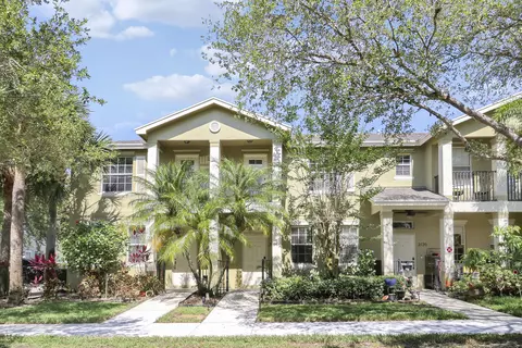 2122 SE Grand Dr, Port Saint Lucie, FL 34952
