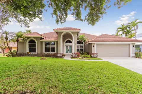 2 Old Fence Rd, Palm Beach Gardens, FL 33418
