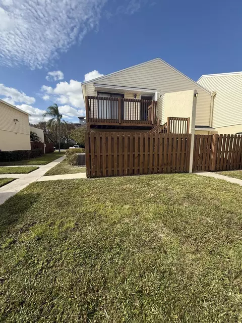 633 Executive Center Dr #L202, West Palm Beach, FL 33401