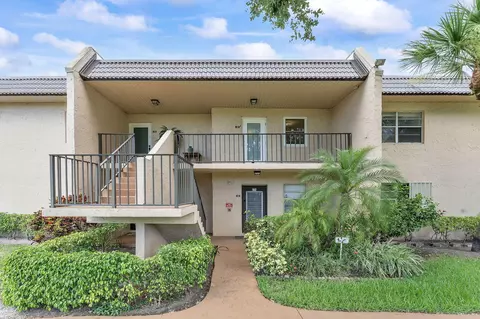118 Lake Constance Dr, West Palm Beach, FL 33411