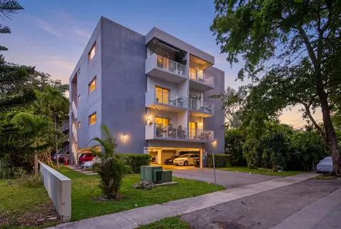 645 NE 121st St, North Miami, FL 33161