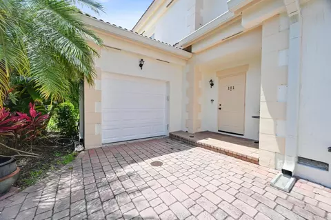 568 7th Sq, Vero Beach, FL 32962