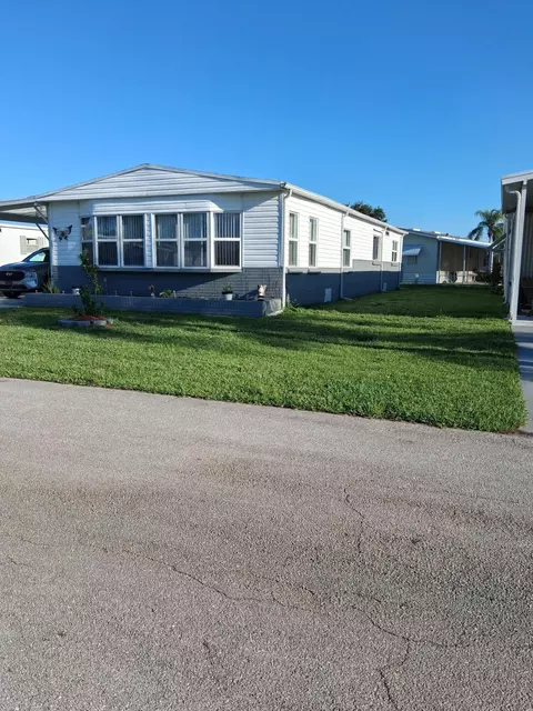 20 Flores Del Way, Port Saint Lucie, FL 34952