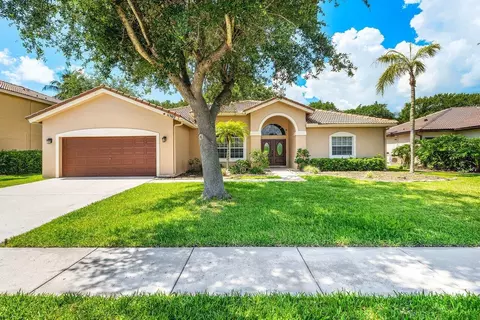 11302 Edgewater Cir, Wellington, FL 33414