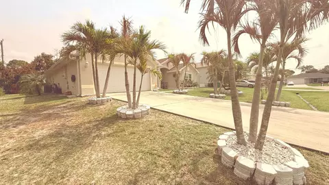 1613 SW Whipple Ave, Port Saint Lucie, FL 34953
