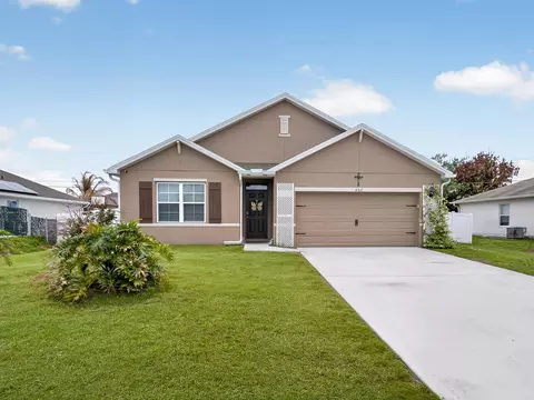 652 SW Sareta Ave, Port Saint Lucie, FL 34953