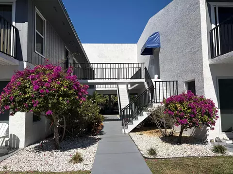 1180 Carlton Ct #207, Fort Pierce, FL 34949