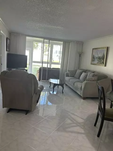 8020 N Sunrise Lakes Dr W #111, Sunrise, FL 33322