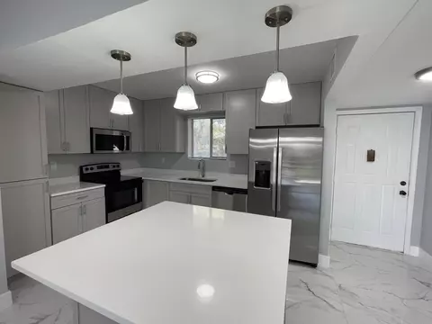 9509 SW 1st Ct, Coral Springs, FL 33071