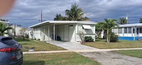 4135 Meadow View Dr, Boynton Beach, FL 33436