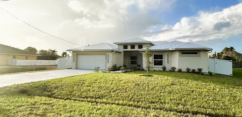 2233 SW Elmwood Ave, Port Saint Lucie, FL 34953