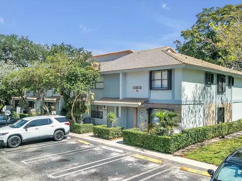 9867 Riverside Dr, Coral Springs, FL 33071