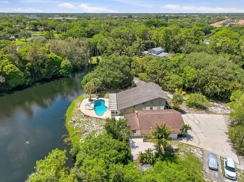 7689 Lawrence Rd, Boynton Beach, FL 33436