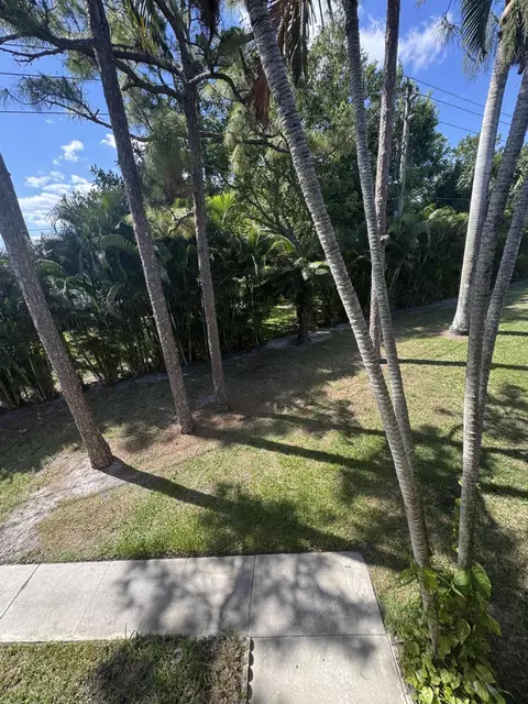 435 Pine Glen Ln #C-2, Greenacres, FL 33463