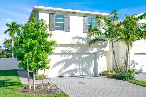 4246 Lagoon Shore Dr, Greenacres, FL 33467
