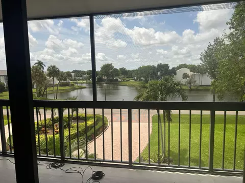 1732 Bridgewood Dr, Boca Raton, FL 33434