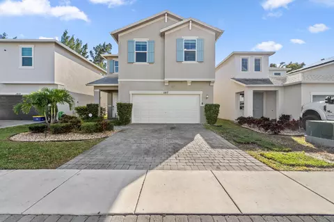 1817 Lake Cove Dr, Lake Worth, FL 33460