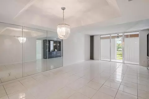 6850 10th Ave N #406, Greenacres, FL 33467