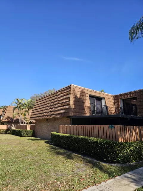 209 Charter Way, West Palm Beach, FL 33407
