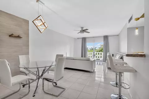 4330 Hillcrest Dr, Hollywood, FL 33021