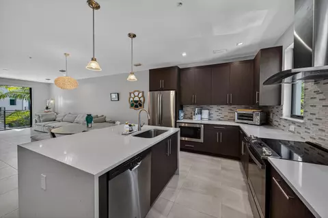 625 NE 22nd Dr, Wilton Manors, FL 33305