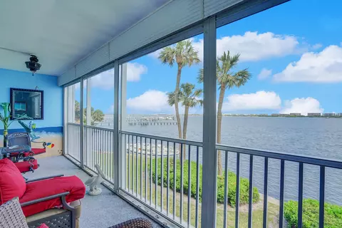 100 Waterway Dr S #209, Lantana, FL 33462