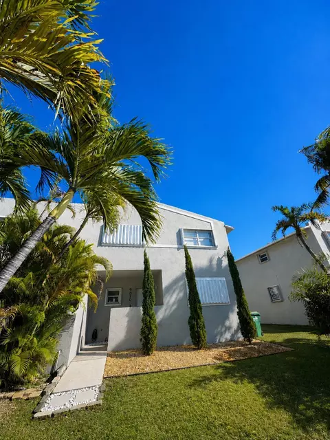 9050 SW 203rd Ter, Cutler Bay, FL 33189