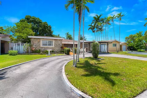 2210 Everglades Dr, Miramar, FL 33023