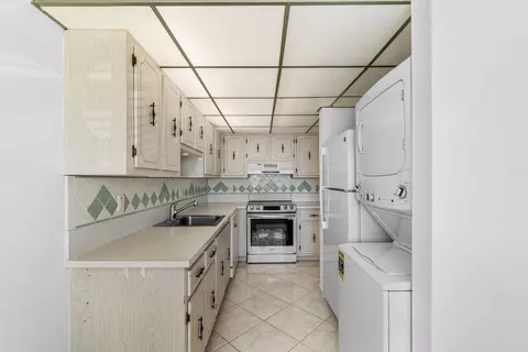 2835 SW 13th St #202, Delray Beach, FL 33445