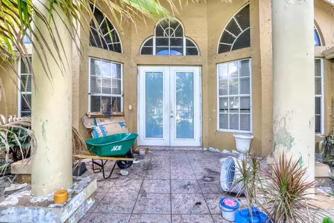 1015 NE 3rd St, Belle Glade, FL 33430