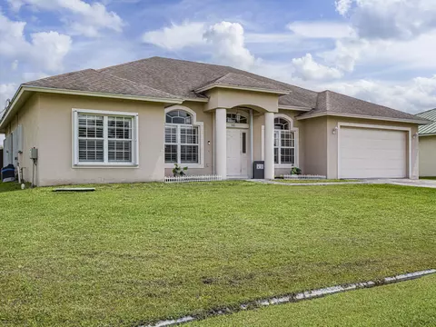 581 SW Grove Ave, Port Saint Lucie, FL 34983